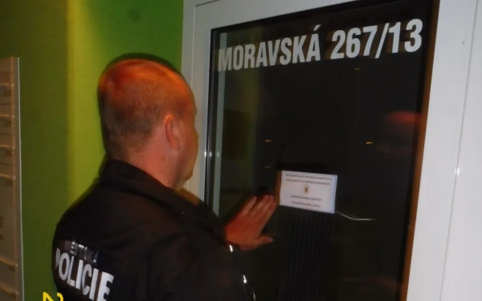 Strážníci kontrolovali vchody do bytových domů. Přečtěte si jejich rady