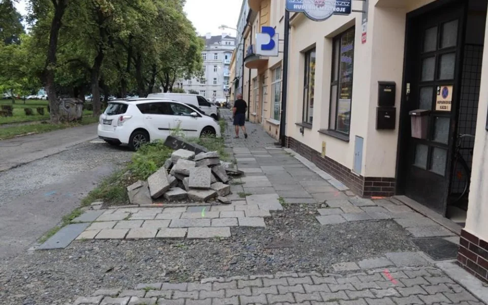 Na náměstí Svobody v Přerově se budou opravovat chodníky do poloviny prosince