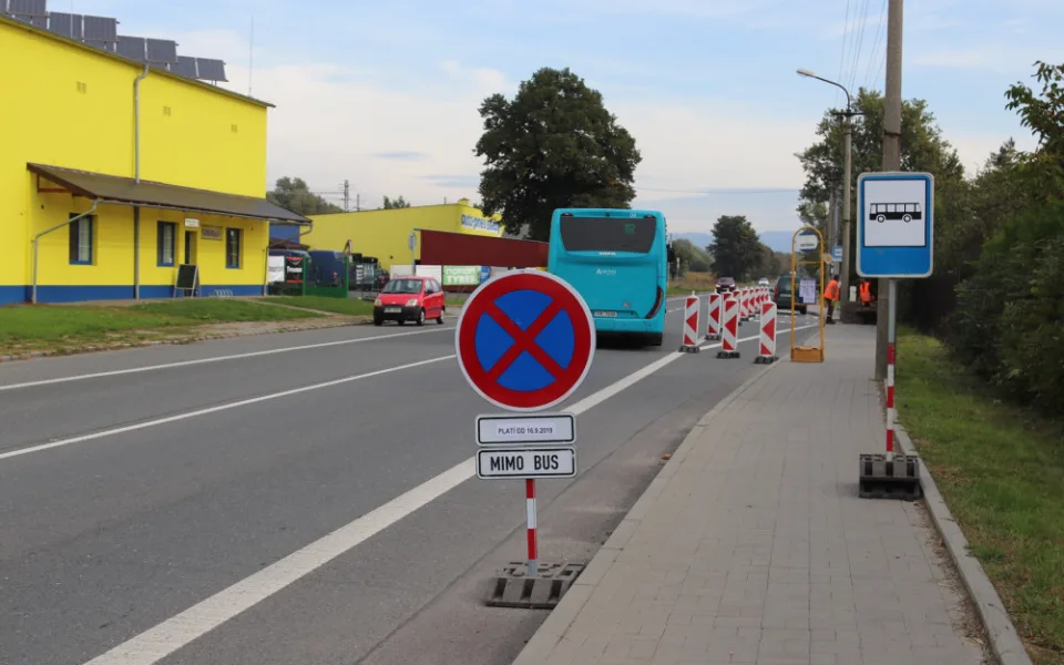 V Přerově se staví pět bezpečnějších autobusových zastávek. Práce budou dokončeny do konce roku