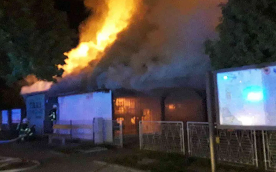 FOTO: V Uničově vyhořelo Rio. U požáru zasahovaly čtyři jednotky hasičů