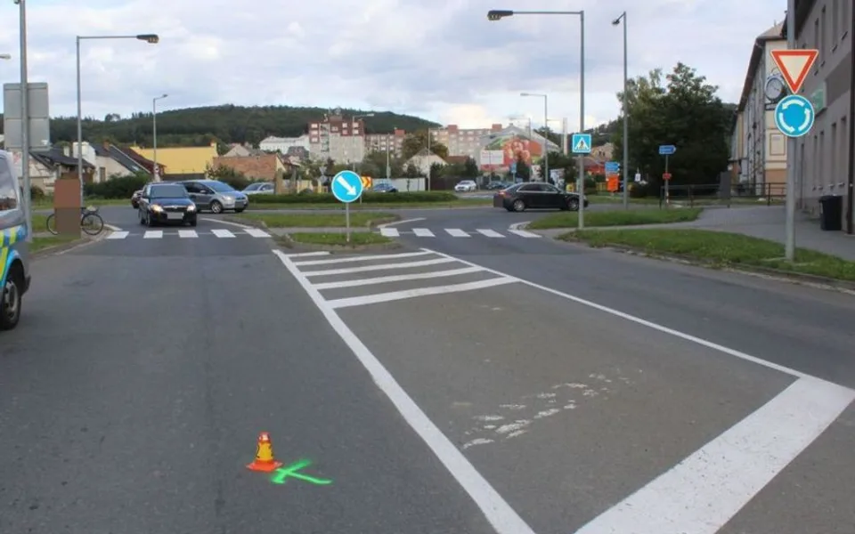 Policisté žádají o spolupráci při objasnění dopravní nehody, při které byla zraněna cyklistka