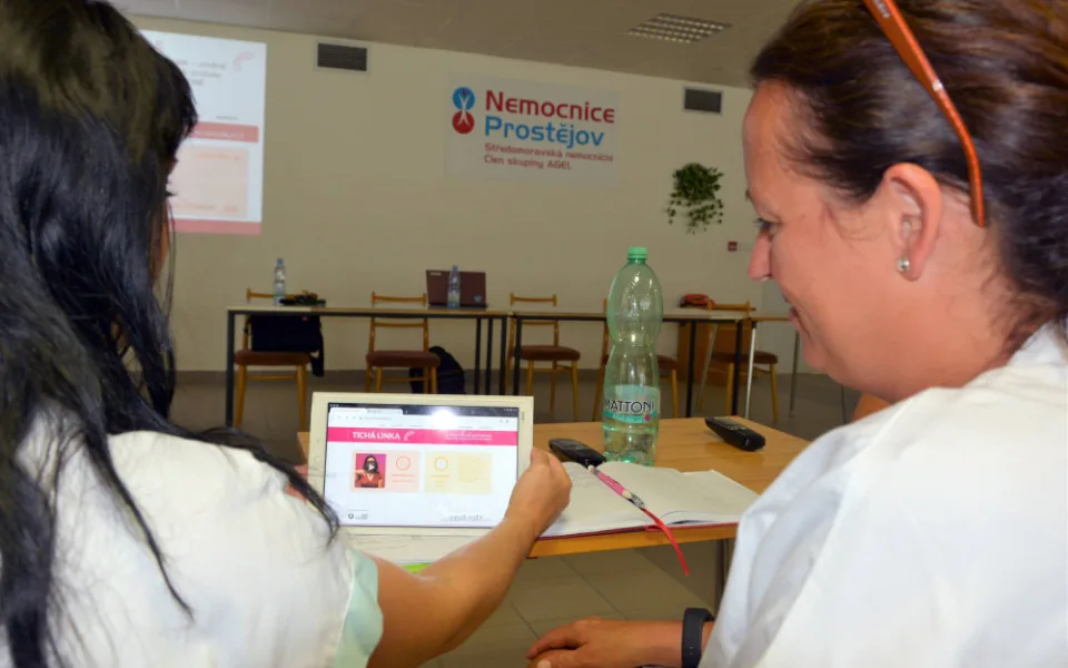 Prostějovská nemocnice zařídí lepší komunikaci s neslyšícími díky službě Tichá linka