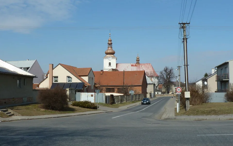 POLITICKÁ KORIDA: Co říkají měštští zastupitelé na rozhodnutí kraje o zastavění úrodní plochy u Hněvotína?