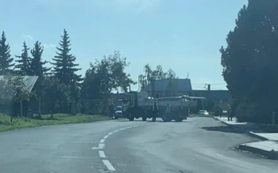 AKTUÁLNĚ: Nákladní auto srazilo dívku v Droždíně. Do nemocnice ji ve vážném stavu transportoval vrtulník