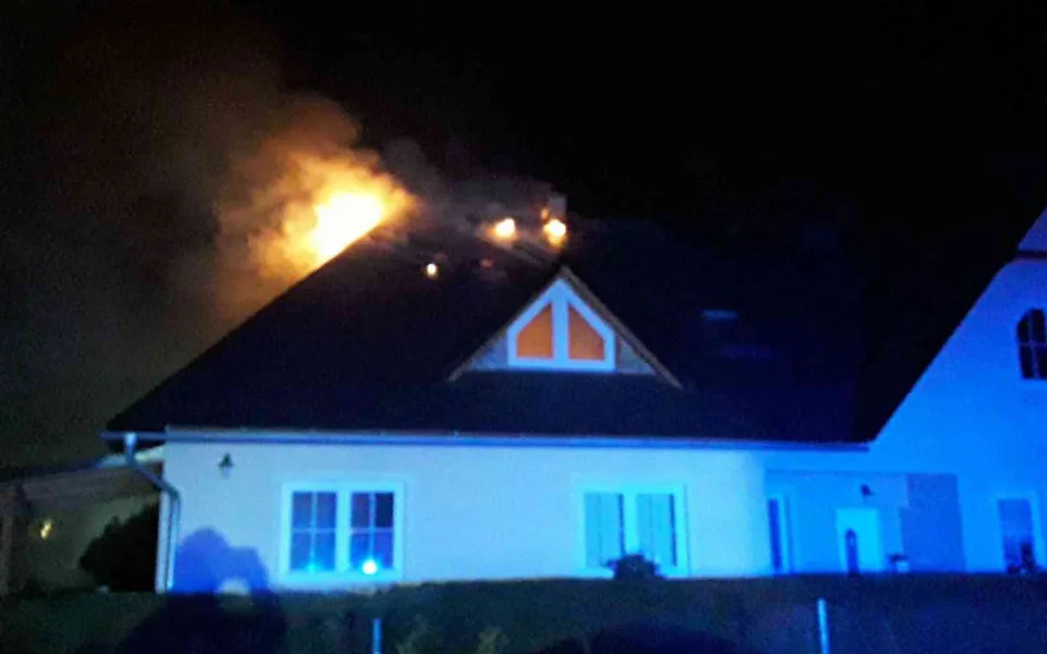V noci na dnešek hořel rodinný dům. Vznikla škoda za dva miliony korun