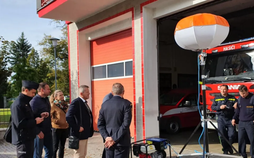 Litovelští hasiči dostali speciální osvětlovací balón pro noční zásahy