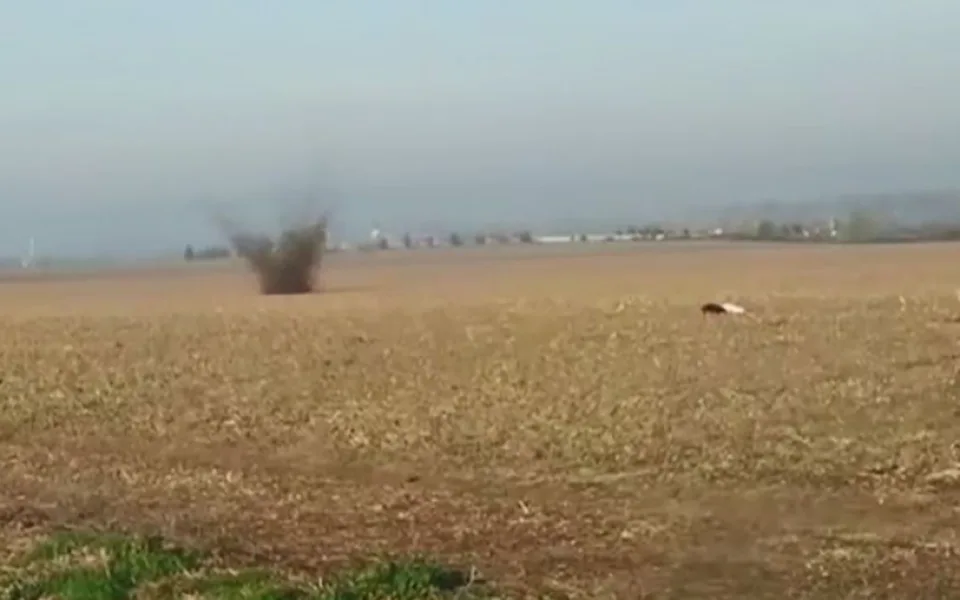 VIDEO: Při stavbě rodinného domu byla nalezena ruská mina z války. Musel ji odpálit pyrotechnik