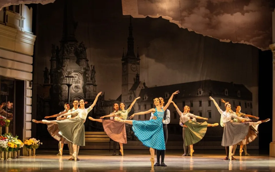 Moravské divadlo uvede balet Giselle. Scénu prvního dějství režisér a choreograf Michal Štípa umístil na Horní náměstí