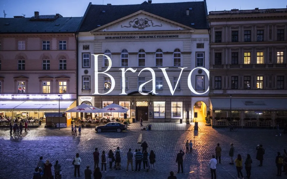 Moravská filharmonie Olomouc obléká nový kabát. Získala nové logo a moderní vizuální styl