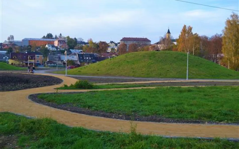 V novém parku v Zábřehu jsou už vybudované cesty a in-line dráha