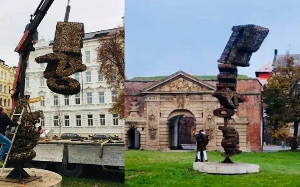 FOTO: Palachovo náměstí v Olomouci nově zdobí socha s názvem Revoluce
