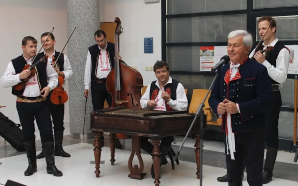 Ve Velkém Týnci odehraje vánoční koncert Jožka Černý