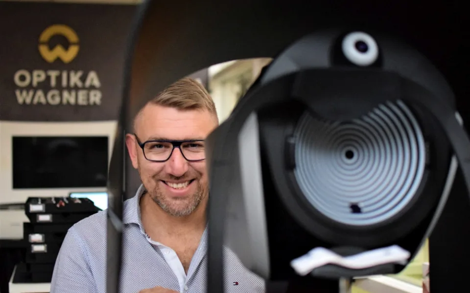 ROZHOVOR: Optika Wagner nabízí rychlé vyšetření zraku unikátním přístrojem