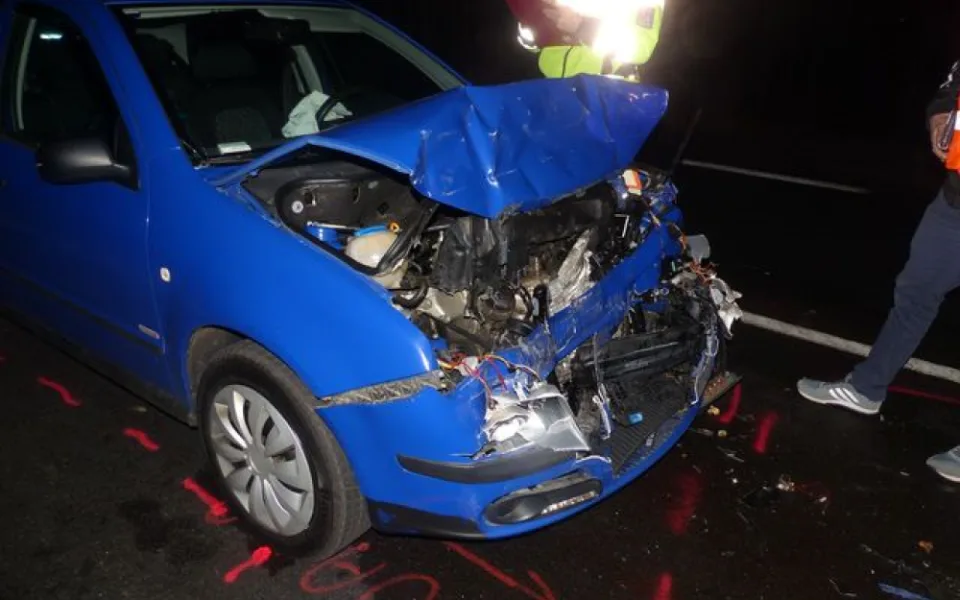 Řidič ujel od dopravní nehody, kterou měl způsobit. Pátrá po něm policie