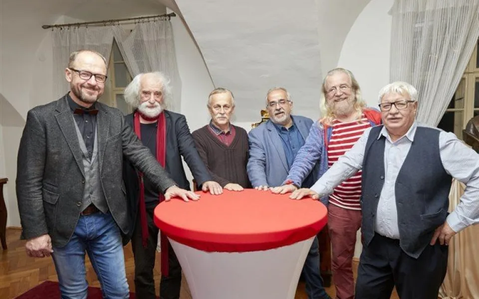 Lidé přišli oslavit dny sametové revoluce do Vlastivědného muzea. Ke třicátému výročí uspořádalo slavnostní koncert