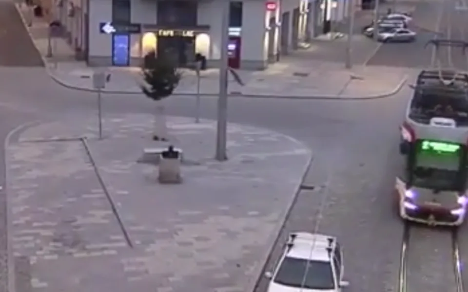 Olomoucká tramvaj, které před časem selhaly u Paláce brzdy, je opět v provozu