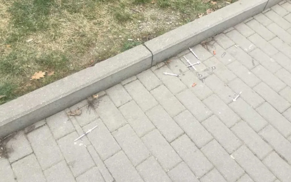 Nejvíce injekčních stříkaček našli strážníci na ulici Lazecká