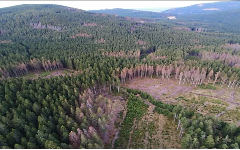 Pohled z dronu na Jeseníky