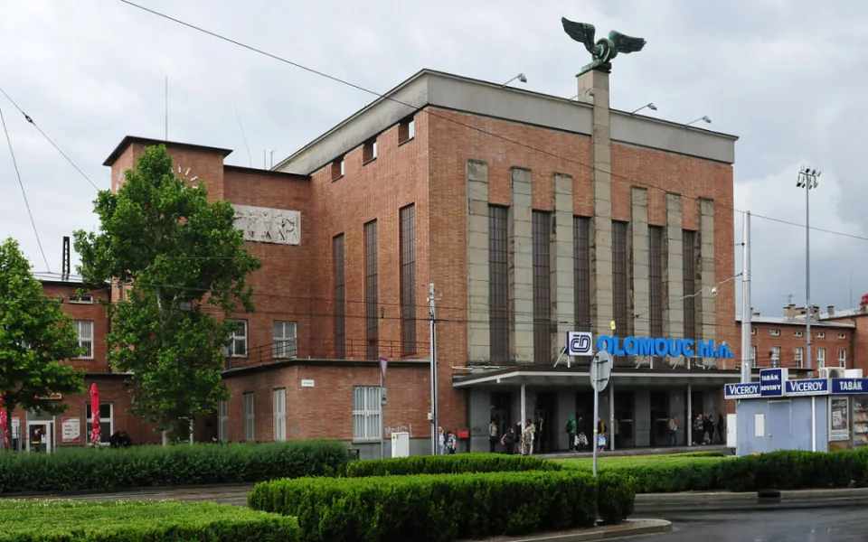 V podzemním parkovišti u hlavního nádraží půjde platit kartou