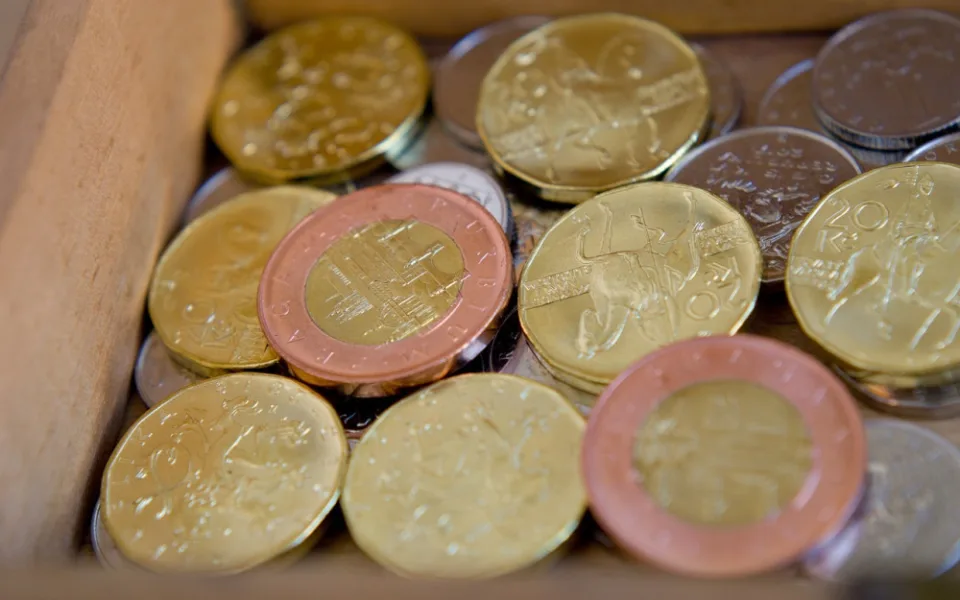 size4-15608397312338-124-czech-coins-3718911-1280