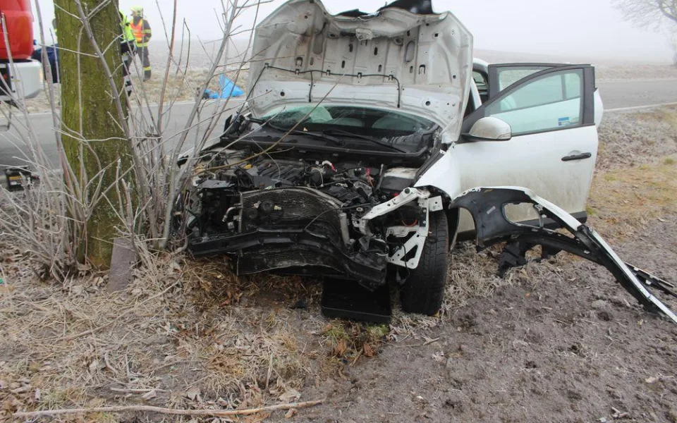 Řidiči na Prostějovsku bourali v důsledku smyku. Padaly značky a popelnice