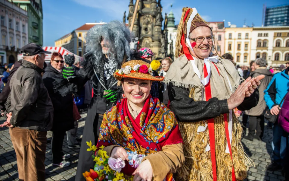 Masopustní veselí loni na náměstí přilákalo tisíce lidí