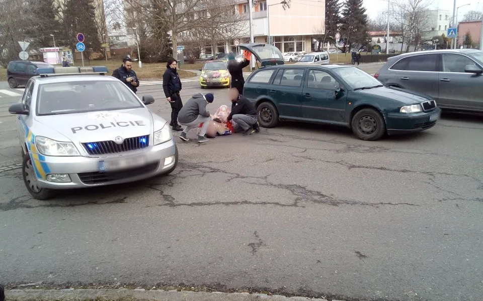 AKTUÁLNĚ: U Avionu se střetlo osobní auto s cyklistou