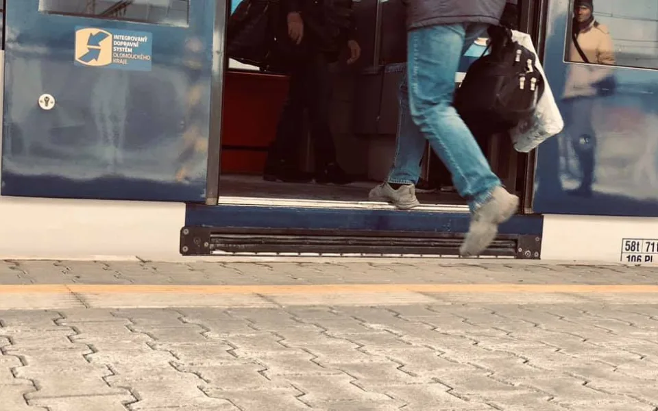Opozice kritizuje (staro)nové Stadlery. Kvůli jejich "bezbarérovosti" se budou upravovat nástupiště
