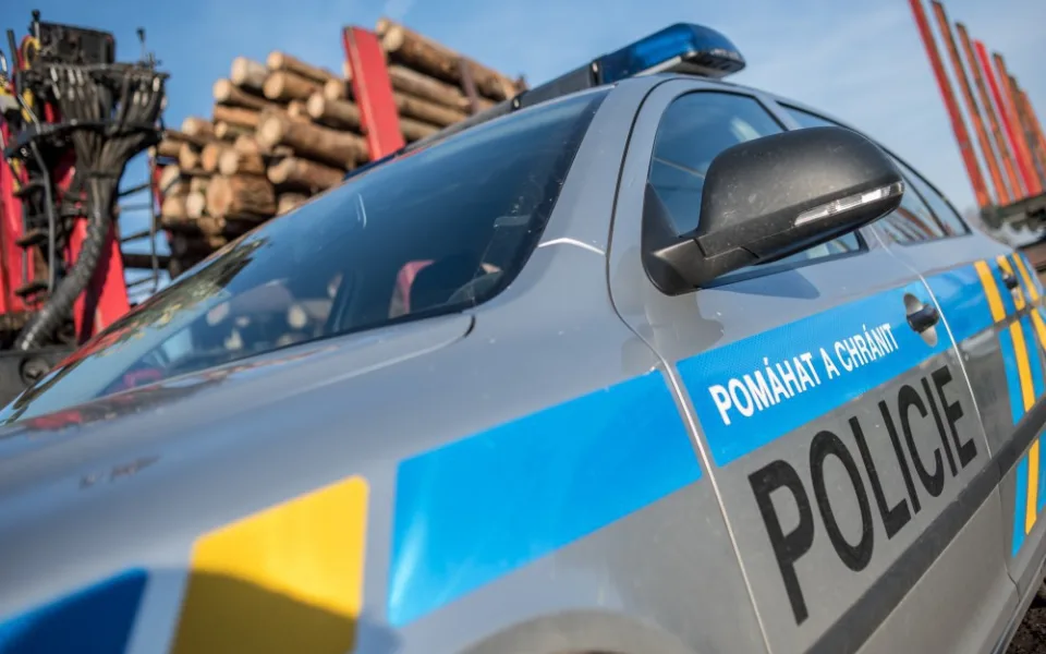 Zloděj odčerpal ze strojů u Klopiny padesát litrů nafty
