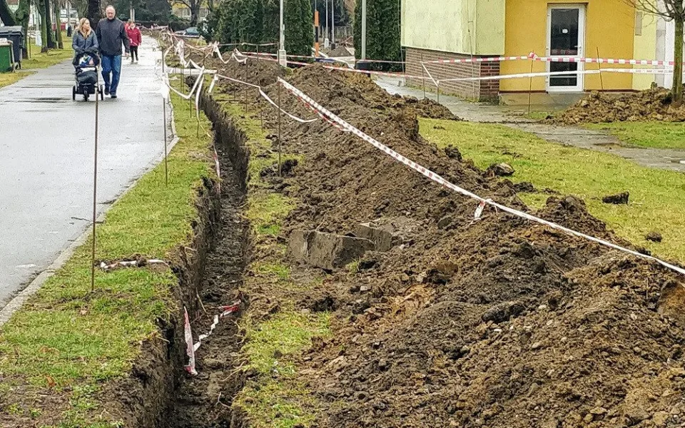 Přerov buduje síť pro rychlý internet. Lidem se ale nelíbí nepořádek a rozkopané ulice