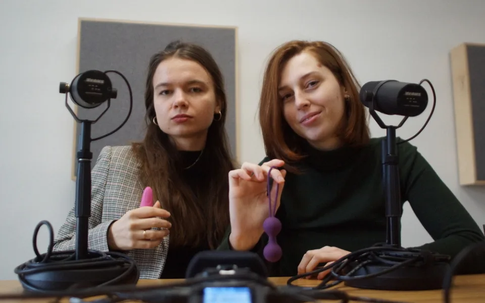 Chceme lidem dodat odvahu nestydět se za věci, které jsou přirozené, říkají autorky podcastu Vyhonit ďábla
