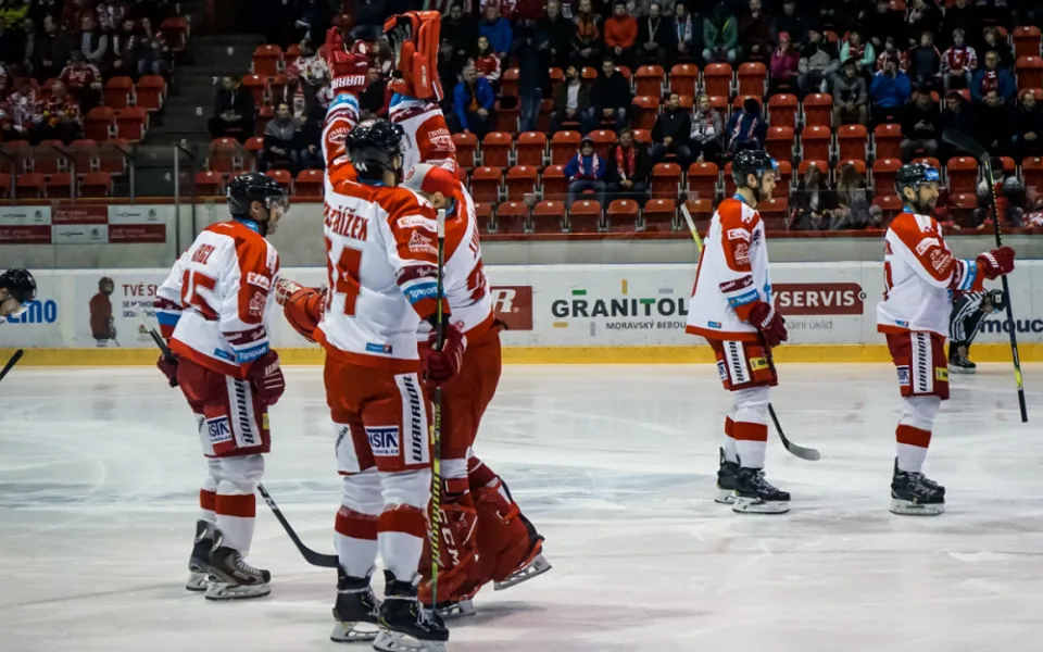 FOTOGALERIE: Hokejisté Olomouce v úvodním zápase předkola nadělili ševcům bůra! Takto vypadal zápas