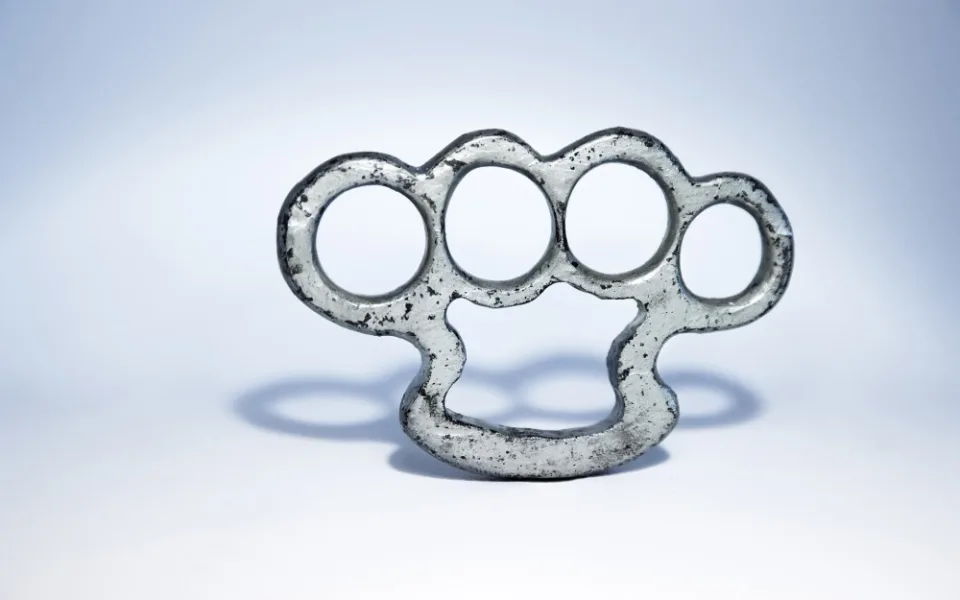 brass-knuckles-1258994_1920