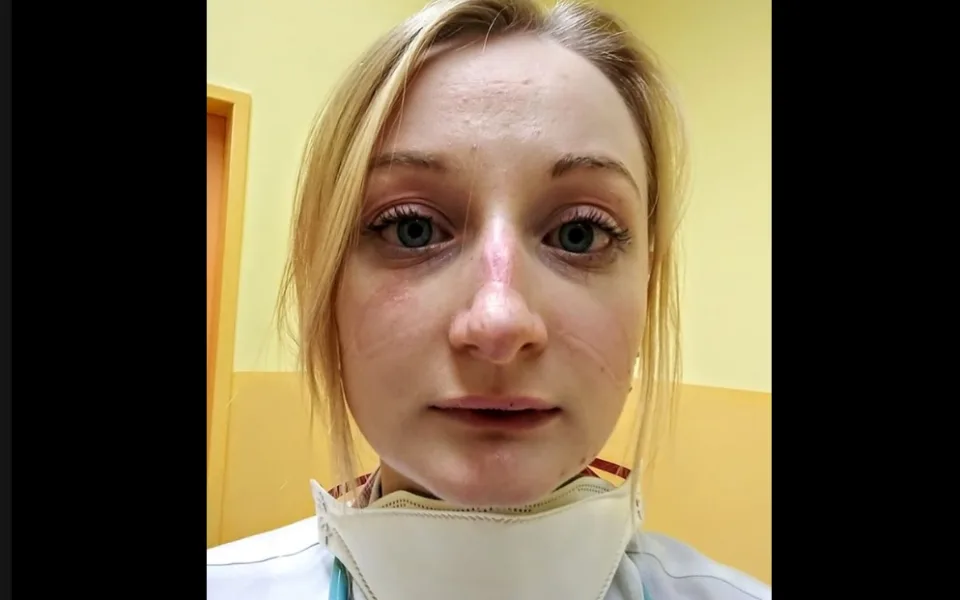 Už nemůžeme. Nespíme, nejíme. Lidé nám přitom lžou, jen aby byli otestování, svěřila se na sítích doktorka