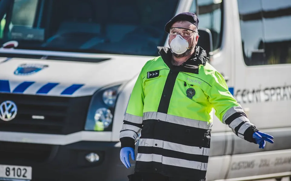 Počet nakažených policistů se v Olomouckém kraji zvýšil na osm, v Sokolské omezili provoz služebny