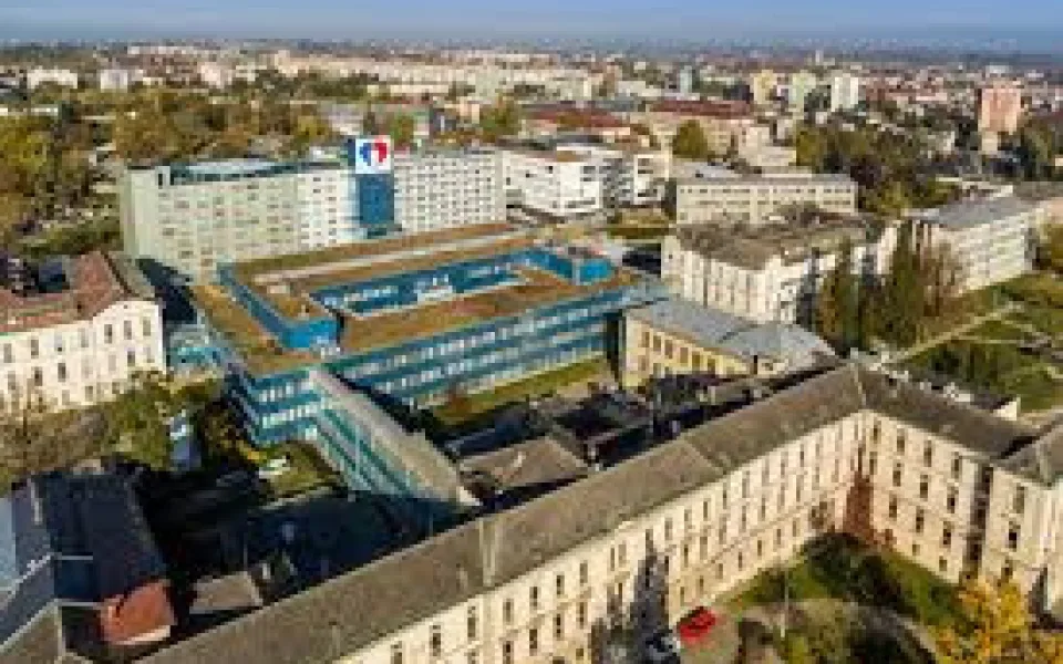 Fakultní nemocnice v Olomouci uzavřela některé vstupy, funkční jsou tři