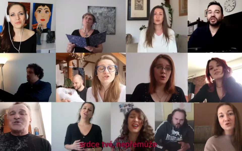 VIDEO: Členové opery a operety Moravského divadla nezoufají. Každý sám, ale společně nazpívali píseň