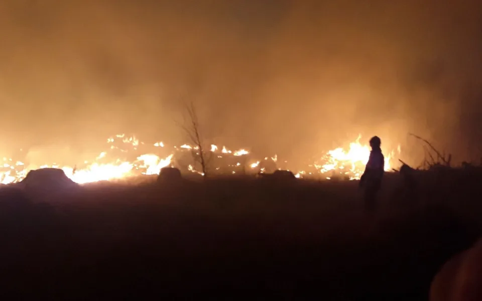 FOTO: Hasiči v kraji během čtyř hodin vyjížděli k devíti požárům lesa