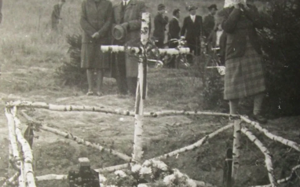 Zákřov u Tršic si připomíná 75 pět let od brutálního masakru devatenácti mužů Němci a kozáky
