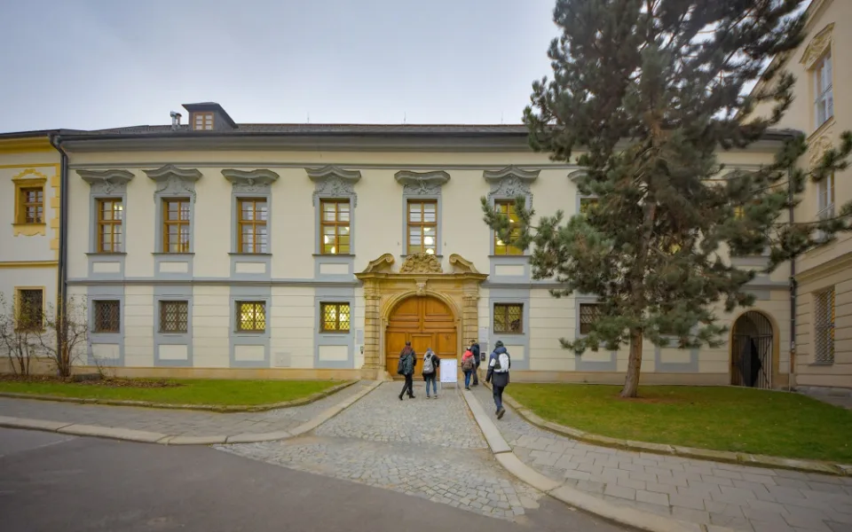 Z koronaviru se vyléčila již polovina zahraničních studentů UP