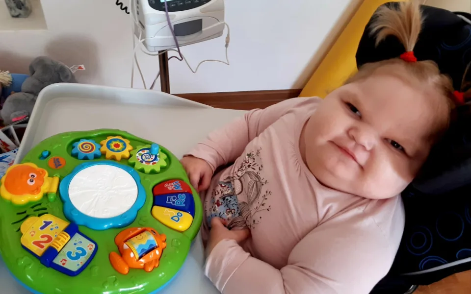 Bezbariérová koupelna je nutností, sami ale rodiče Izabelky rekonstrukci finančně nezvládnou. Pomůžete?
