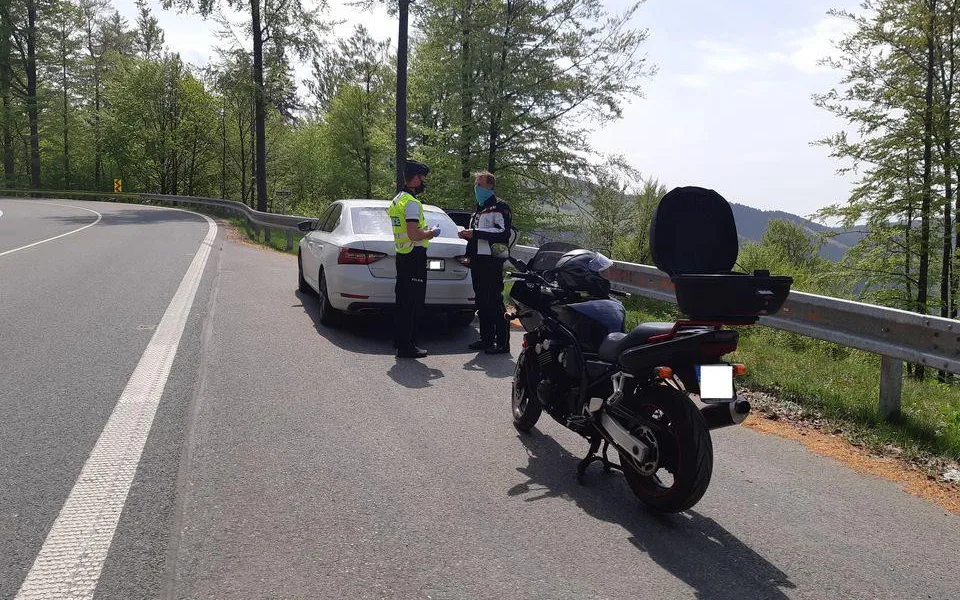Policisté se o víkendu zaměřili na kontrolu motocyklistů v nebezpečných úsecích
