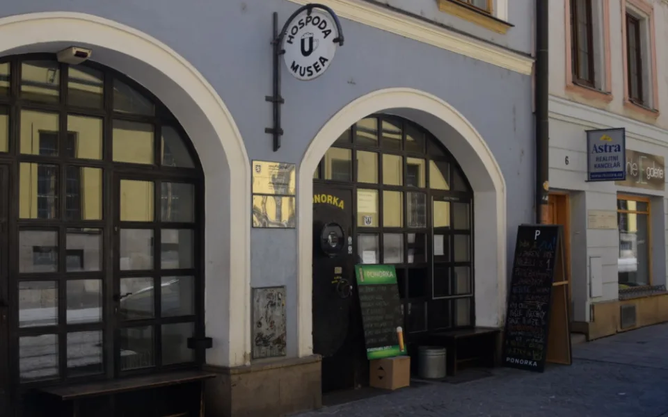 Ponorka jde ke dnu. Kultovní olomoucká hospoda bojuje o přežití. Pomáhají štamgasti