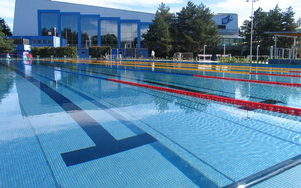 Olomoucký bazén v pondělí otevírá venkovní areál. Otevře i Aquapark