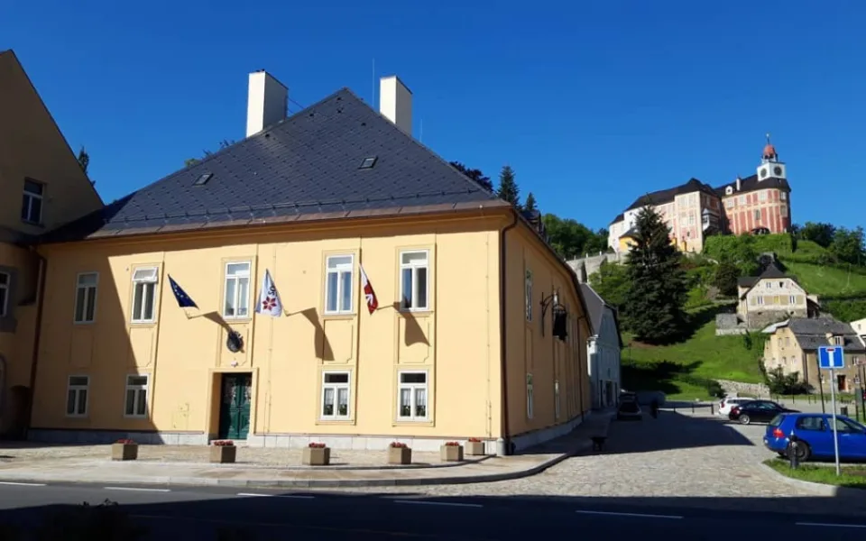 Javorník proměnil bývalý zemský soud v infocentrum a nové muzeum