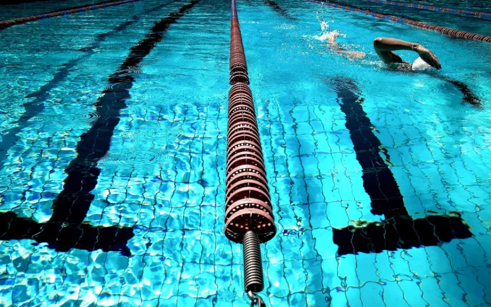 Česko bude mít od pondělí opět blíž k životu běžnému před pandemií