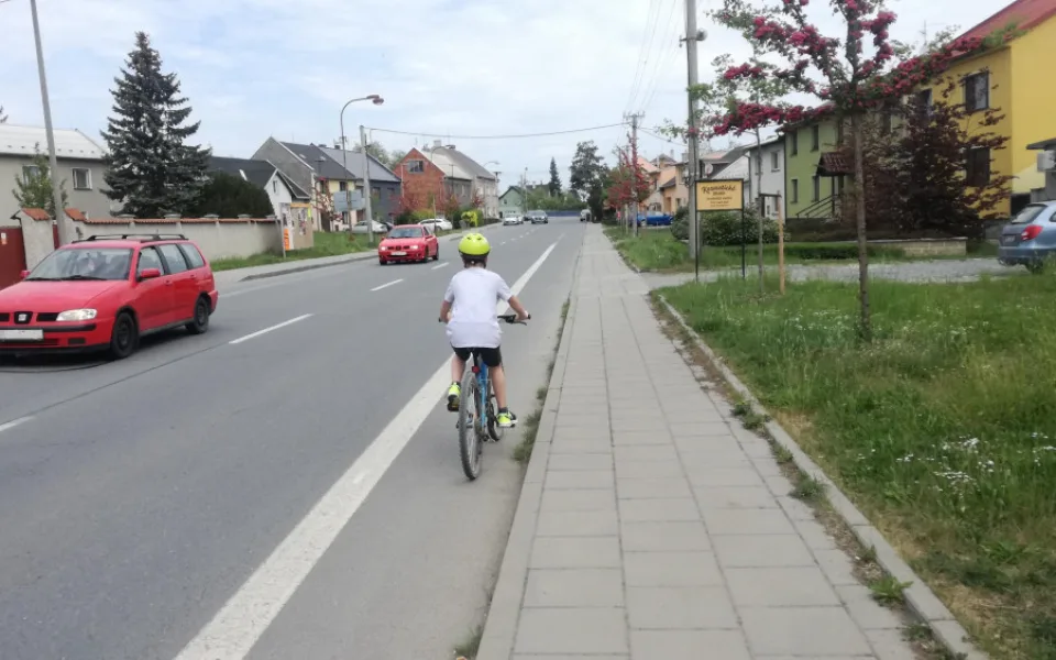 Chomoutovem týdně projede 66 tisíc aut, přes 80 procent z nich nedodržuje rychlost