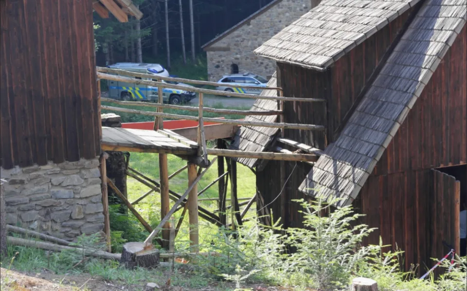 V Jeseníkách spadla lávka se čtyřmi turisty. Všichni utrpěli zranění
