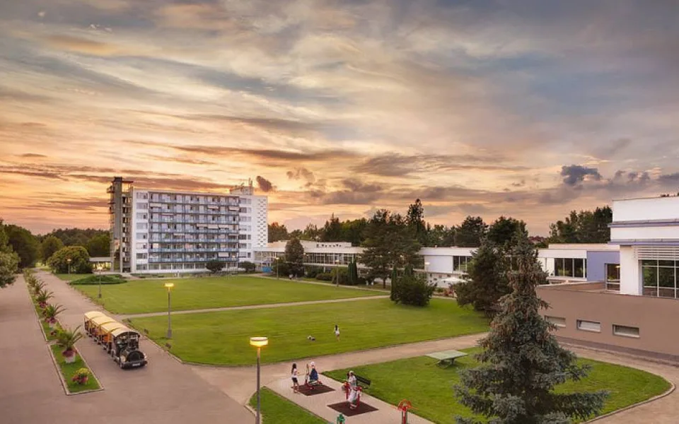 Lidé si stáhli 100 tisíc poukazů na lázně, uplatnili jich zatím 1218