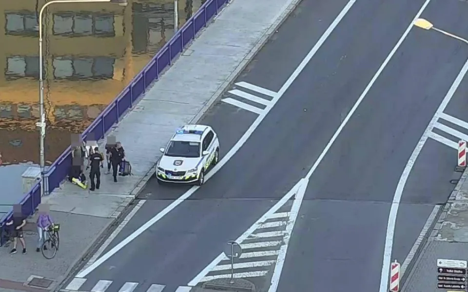 Opilý muž chtěl druhého hodit do řeky z mostu, pak se porvali. Nikdo nebyl střízlivý
